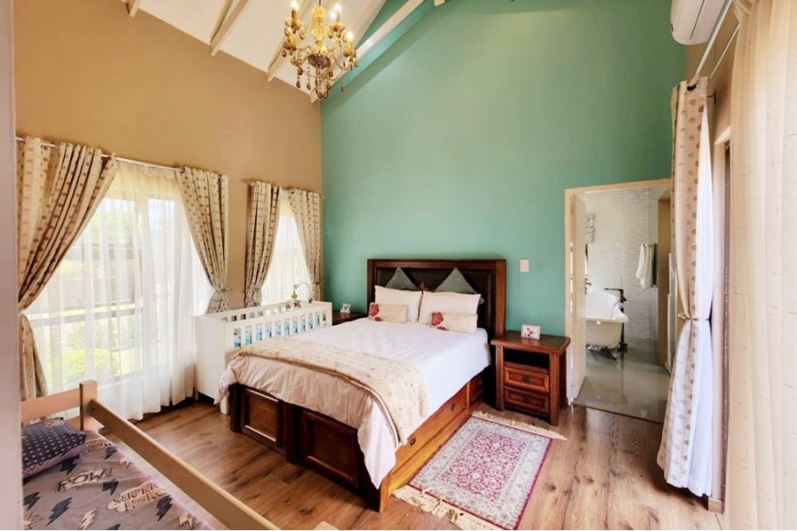 5 Bedroom Property for Sale in Copperleaf Estate Gauteng
