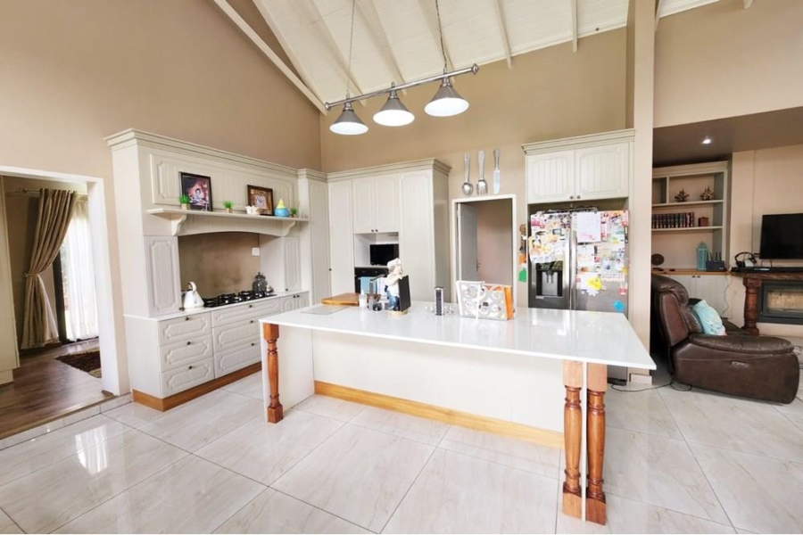 5 Bedroom Property for Sale in Copperleaf Estate Gauteng