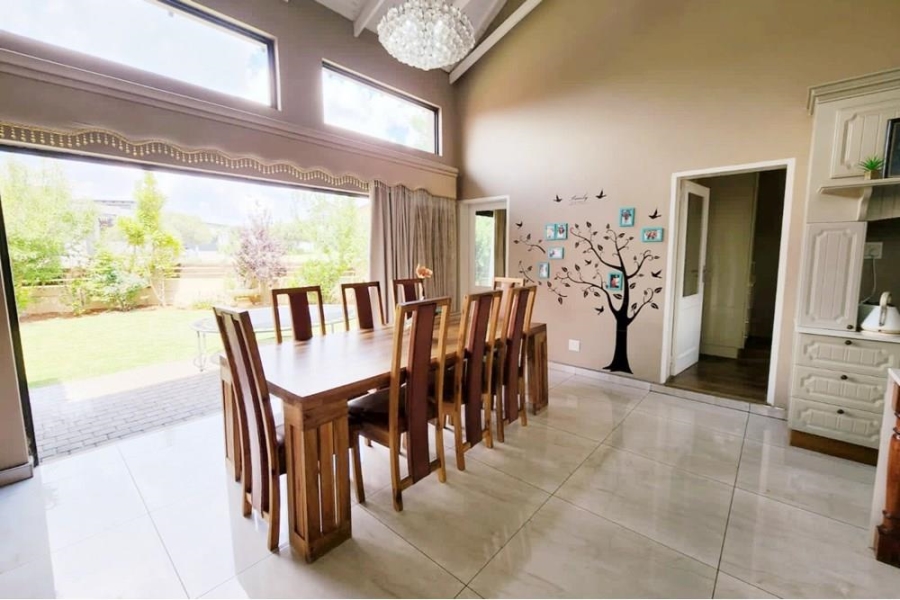 5 Bedroom Property for Sale in Copperleaf Estate Gauteng