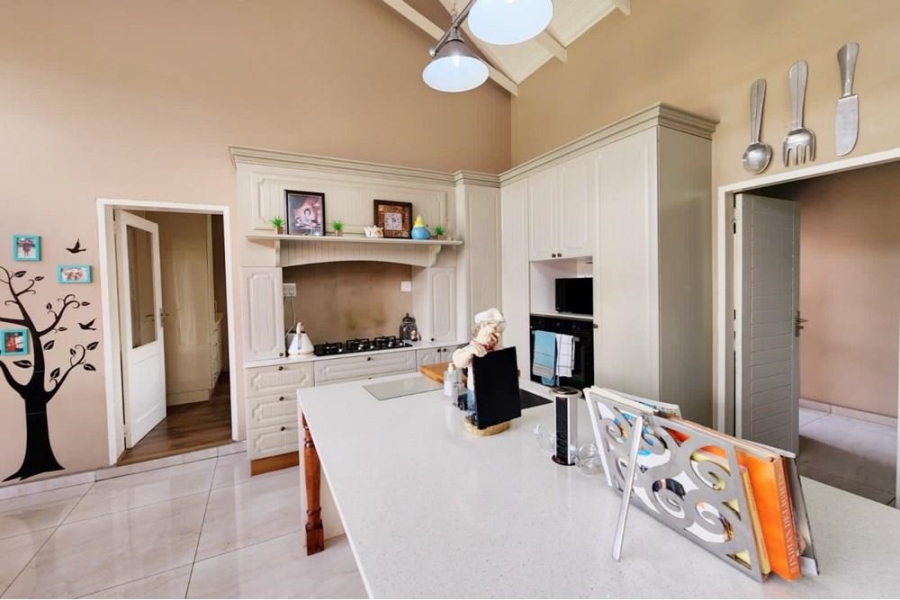 5 Bedroom Property for Sale in Copperleaf Estate Gauteng