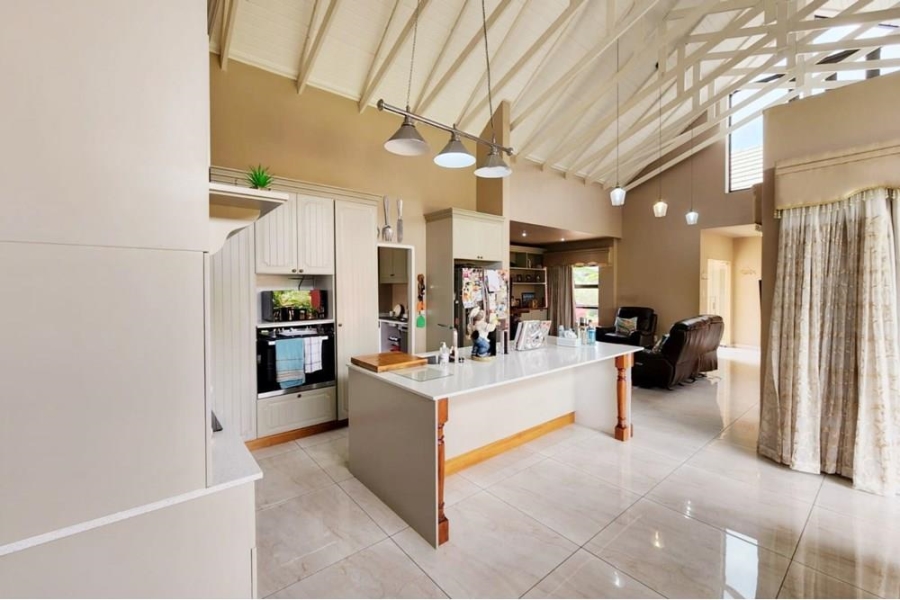 5 Bedroom Property for Sale in Copperleaf Estate Gauteng