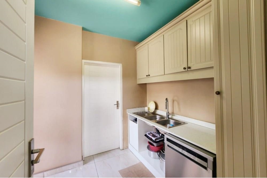 5 Bedroom Property for Sale in Copperleaf Estate Gauteng
