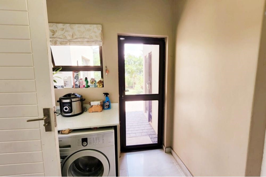 5 Bedroom Property for Sale in Copperleaf Estate Gauteng