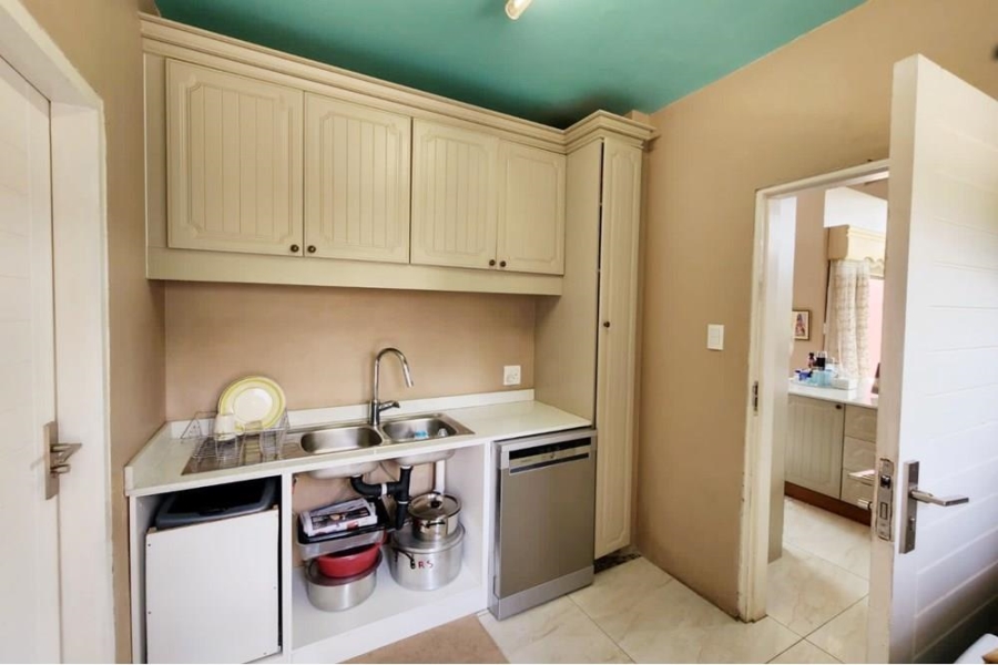 5 Bedroom Property for Sale in Copperleaf Estate Gauteng
