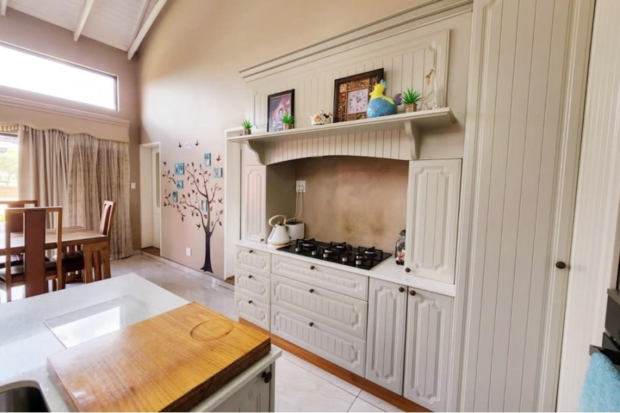 5 Bedroom Property for Sale in Copperleaf Estate Gauteng