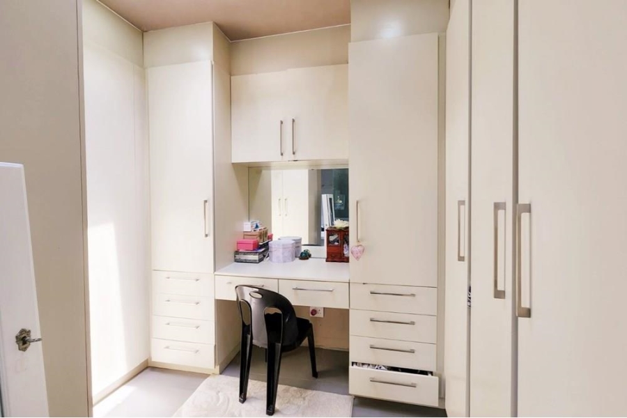 5 Bedroom Property for Sale in Copperleaf Estate Gauteng