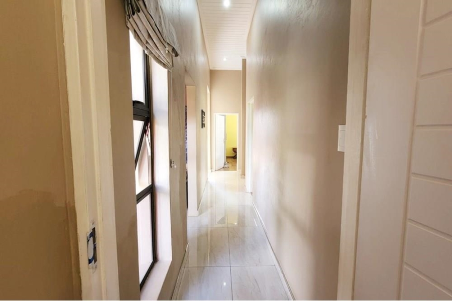 5 Bedroom Property for Sale in Copperleaf Estate Gauteng