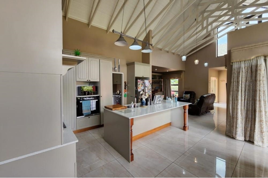 5 Bedroom Property for Sale in Copperleaf Estate Gauteng