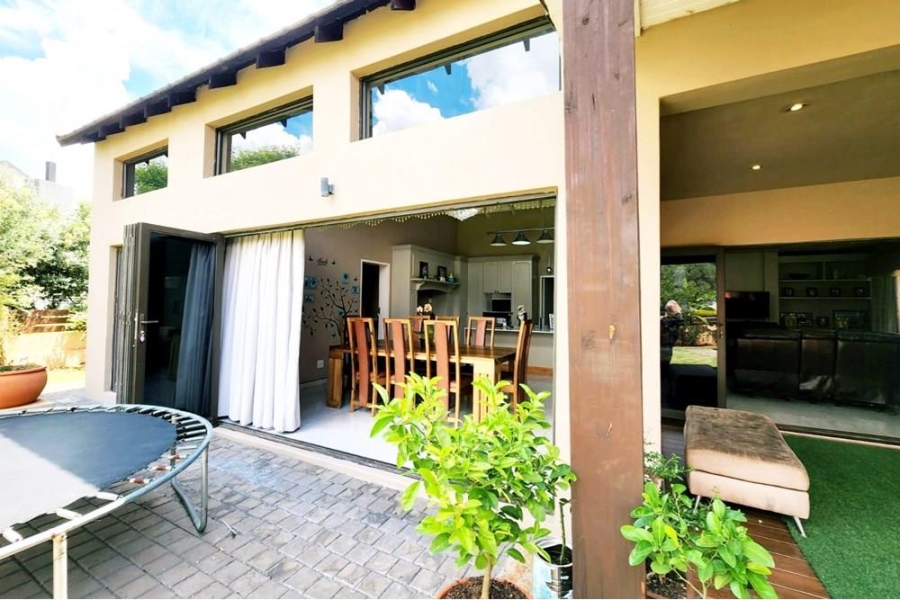 5 Bedroom Property for Sale in Copperleaf Estate Gauteng