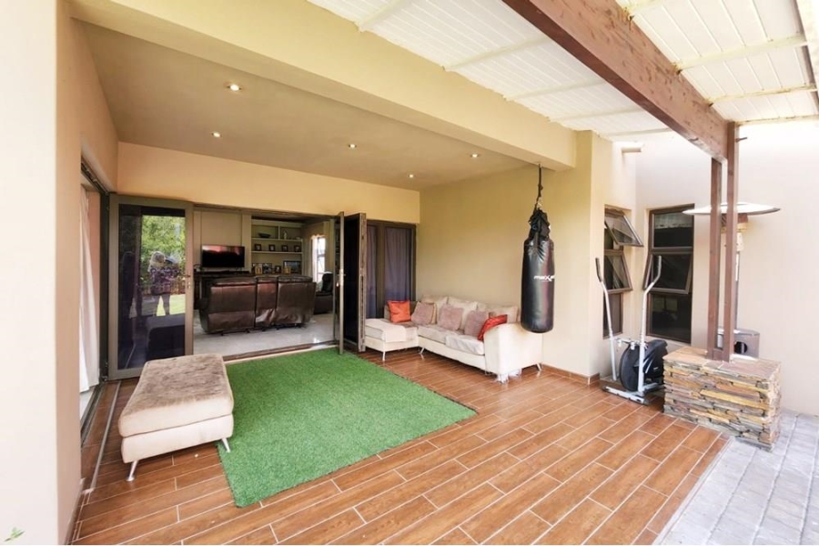 5 Bedroom Property for Sale in Copperleaf Estate Gauteng