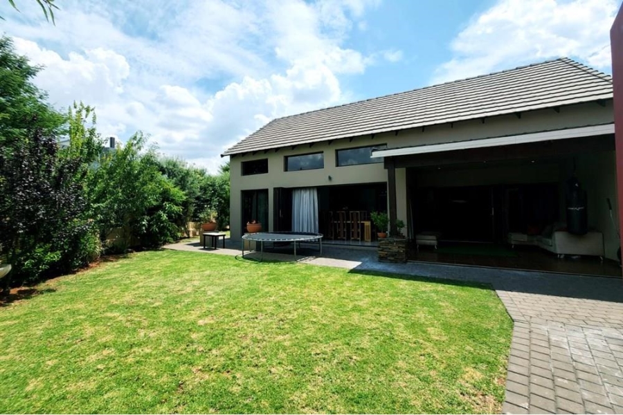 5 Bedroom Property for Sale in Copperleaf Estate Gauteng