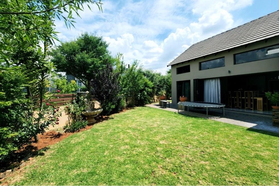 5 Bedroom Property for Sale in Copperleaf Estate Gauteng