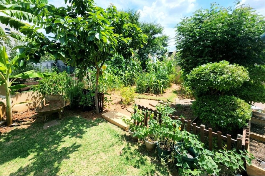 5 Bedroom Property for Sale in Copperleaf Estate Gauteng