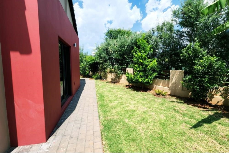 5 Bedroom Property for Sale in Copperleaf Estate Gauteng