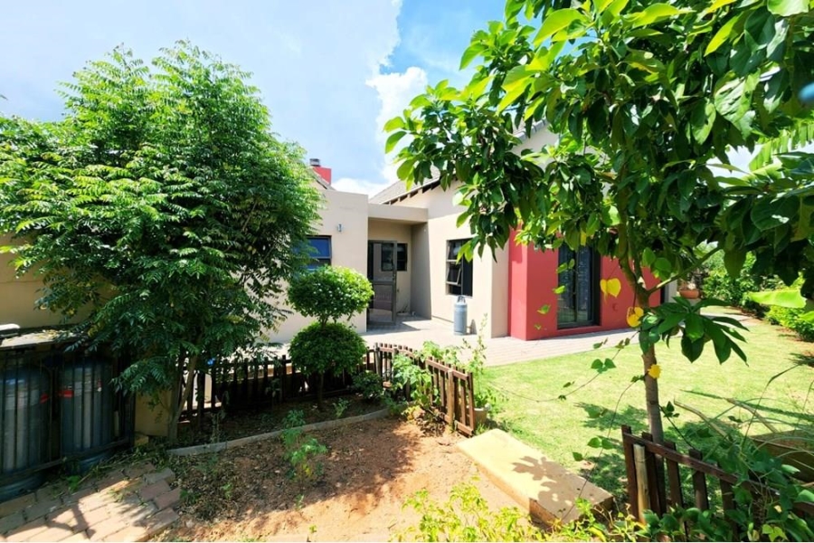 5 Bedroom Property for Sale in Copperleaf Estate Gauteng