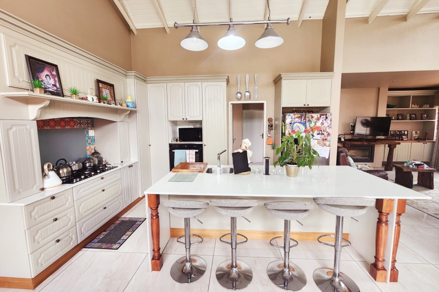 5 Bedroom Property for Sale in Copperleaf Estate Gauteng