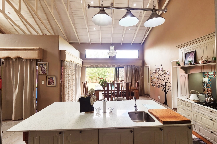 5 Bedroom Property for Sale in Copperleaf Estate Gauteng
