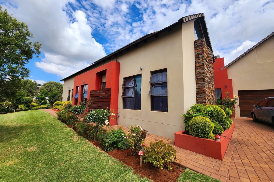 5 Bedroom Property for Sale in Copperleaf Estate Gauteng