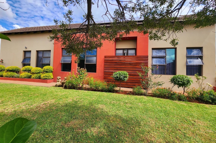 5 Bedroom Property for Sale in Copperleaf Estate Gauteng
