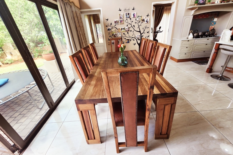5 Bedroom Property for Sale in Copperleaf Estate Gauteng