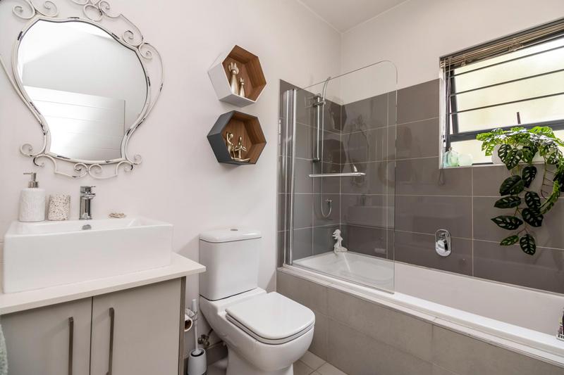 2 Bedroom Property for Sale in Broadacres Gauteng