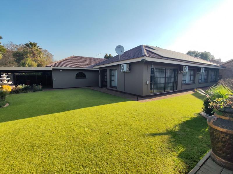 6 Bedroom Property for Sale in Golf Park Gauteng