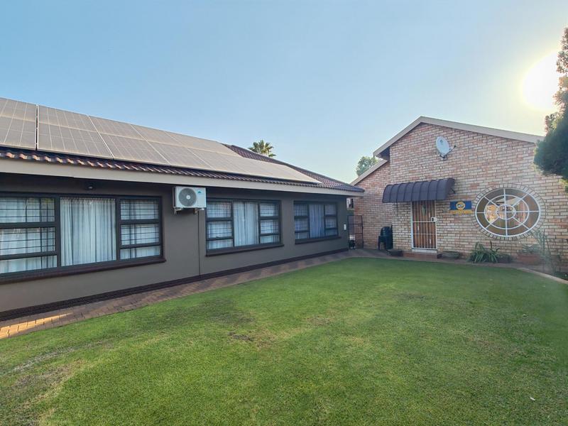 6 Bedroom Property for Sale in Golf Park Gauteng