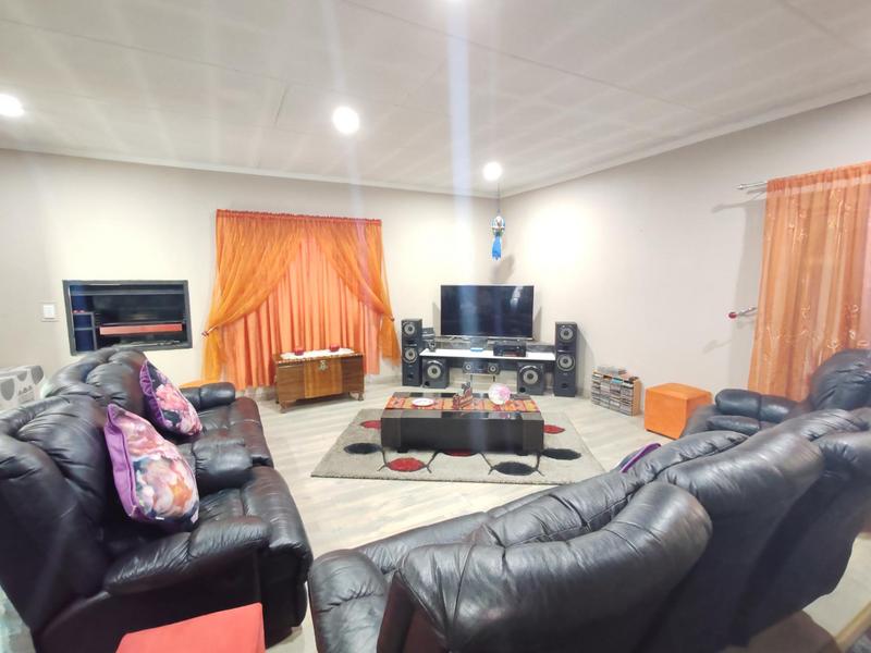 6 Bedroom Property for Sale in Golf Park Gauteng