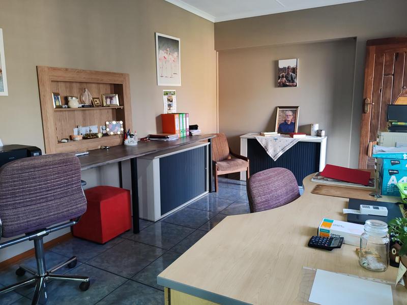 6 Bedroom Property for Sale in Golf Park Gauteng