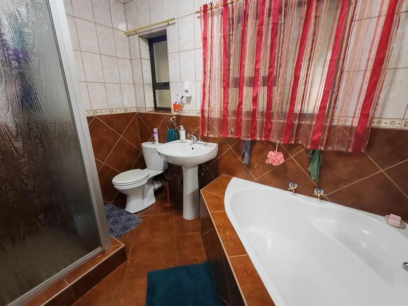 6 Bedroom Property for Sale in Golf Park Gauteng