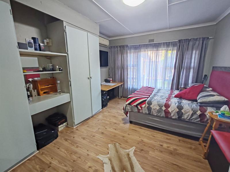 6 Bedroom Property for Sale in Golf Park Gauteng