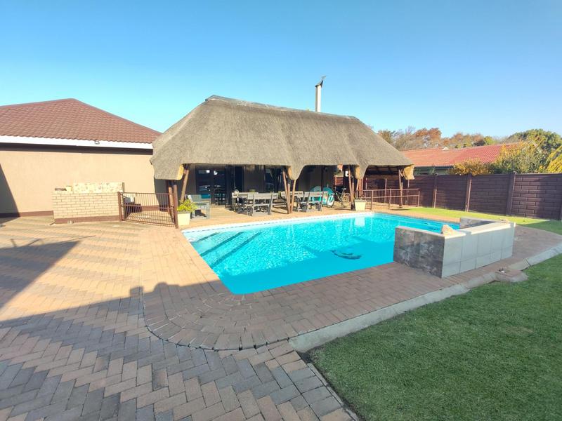 6 Bedroom Property for Sale in Golf Park Gauteng