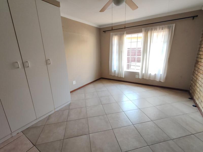 6 Bedroom Property for Sale in Golf Park Gauteng