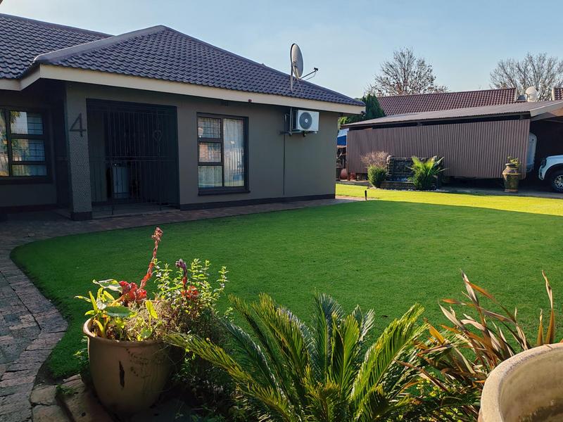 6 Bedroom Property for Sale in Golf Park Gauteng