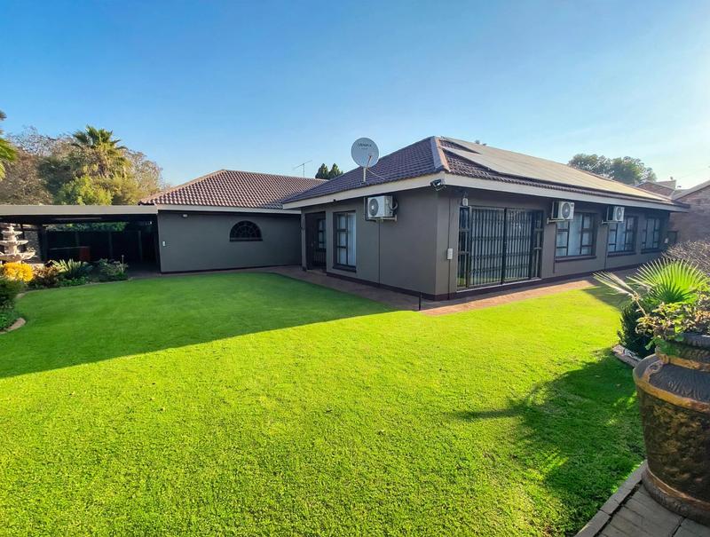 6 Bedroom Property for Sale in Golf Park Gauteng