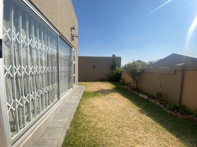 To Let 3 Bedroom Property for Rent in Vorna Valley Gauteng