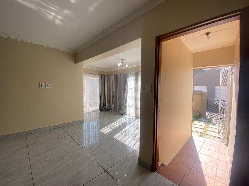 To Let 3 Bedroom Property for Rent in Vorna Valley Gauteng