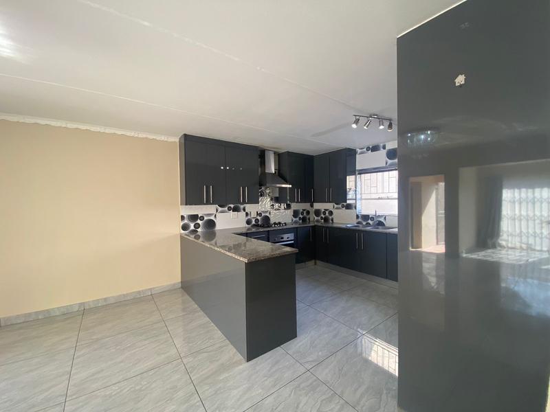 To Let 3 Bedroom Property for Rent in Vorna Valley Gauteng