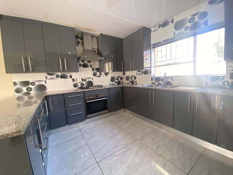To Let 3 Bedroom Property for Rent in Vorna Valley Gauteng