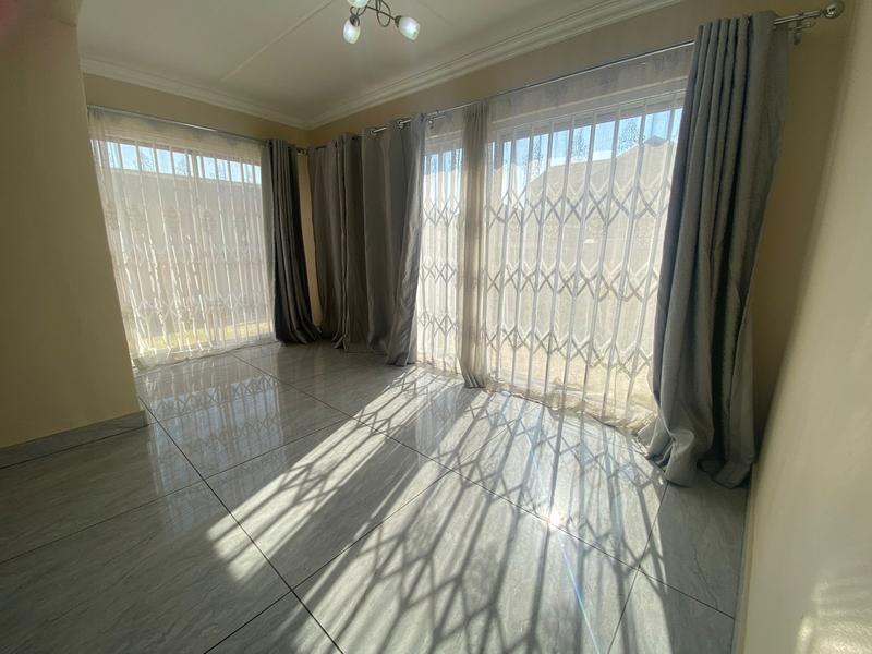To Let 3 Bedroom Property for Rent in Vorna Valley Gauteng