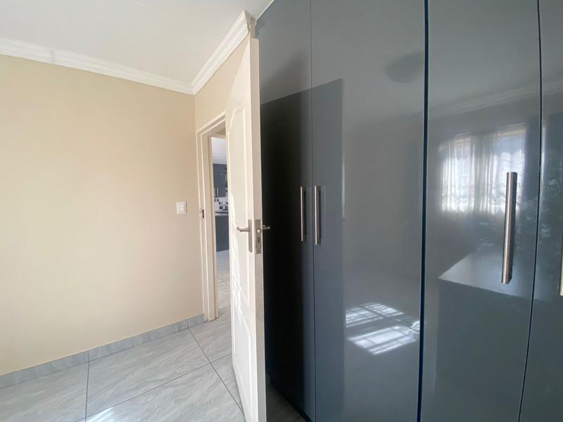 To Let 3 Bedroom Property for Rent in Vorna Valley Gauteng