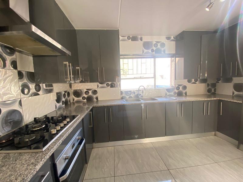 To Let 3 Bedroom Property for Rent in Vorna Valley Gauteng