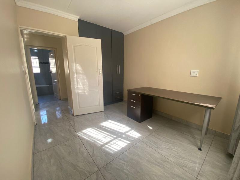 To Let 3 Bedroom Property for Rent in Vorna Valley Gauteng