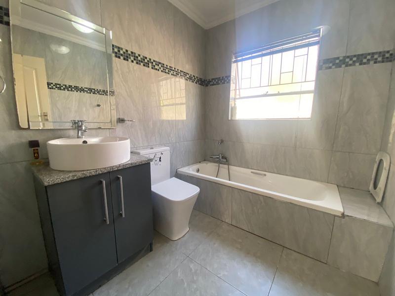 To Let 3 Bedroom Property for Rent in Vorna Valley Gauteng