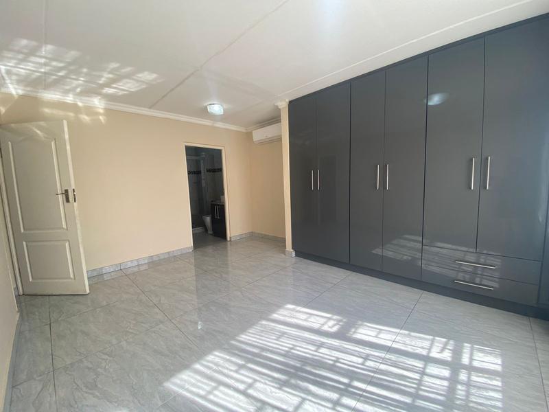 To Let 3 Bedroom Property for Rent in Vorna Valley Gauteng