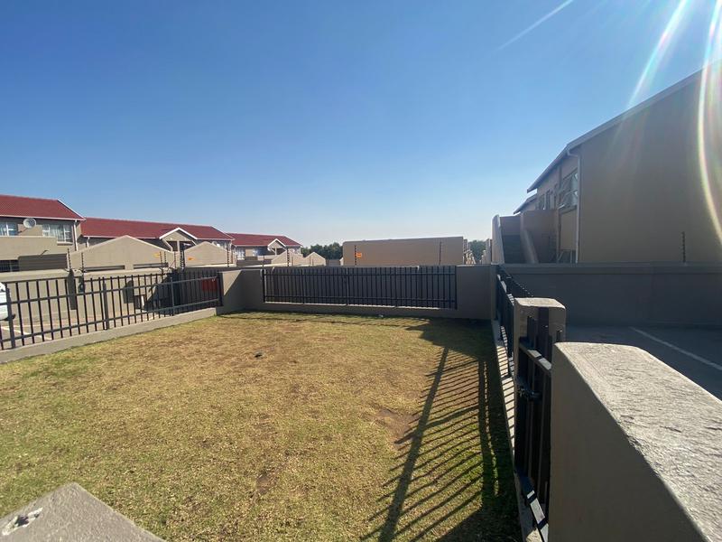 To Let 3 Bedroom Property for Rent in Vorna Valley Gauteng