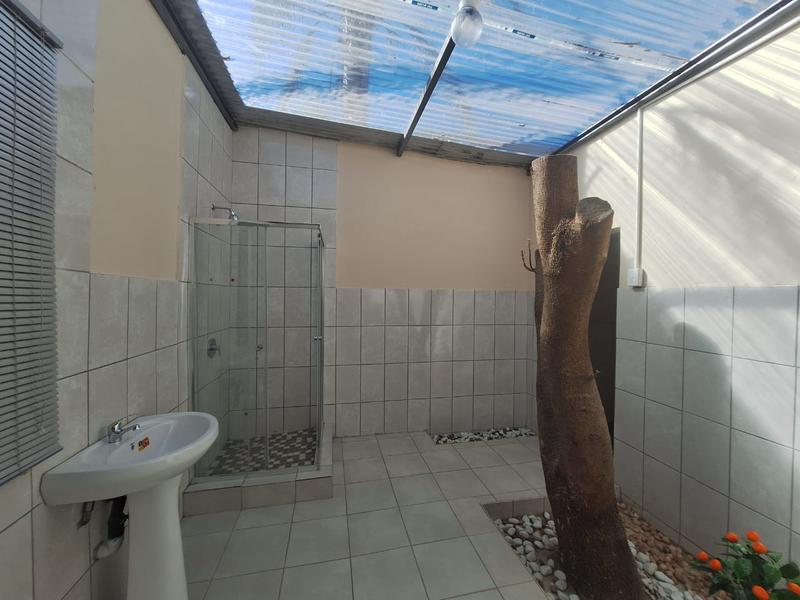 To Let 4 Bedroom Property for Rent in Dalview Gauteng