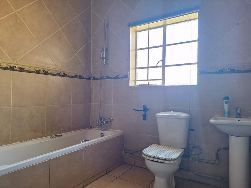 To Let 4 Bedroom Property for Rent in Dalview Gauteng
