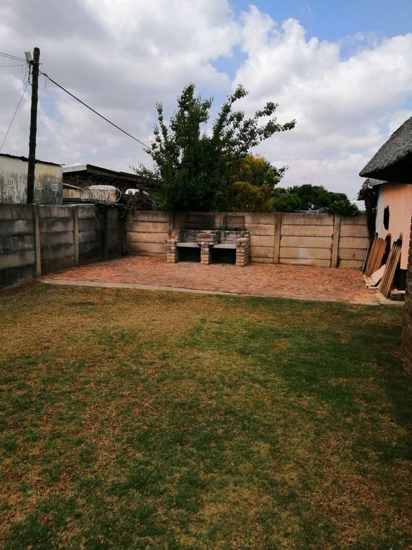 To Let 1 Bedroom Property for Rent in Strubenvale Gauteng