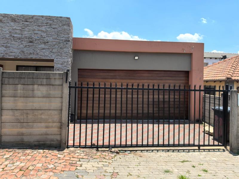 3 Bedroom Property for Sale in Olievenhoutbosch Gauteng